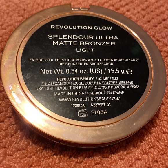 Revolution glow bronzer - Picture 3 of 3